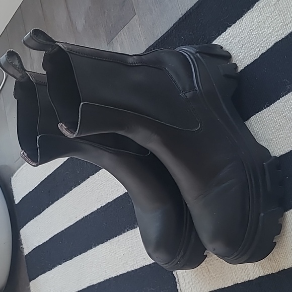 ZARA Leather Ankle Boots with Lug Sole - Picture 4 of 11